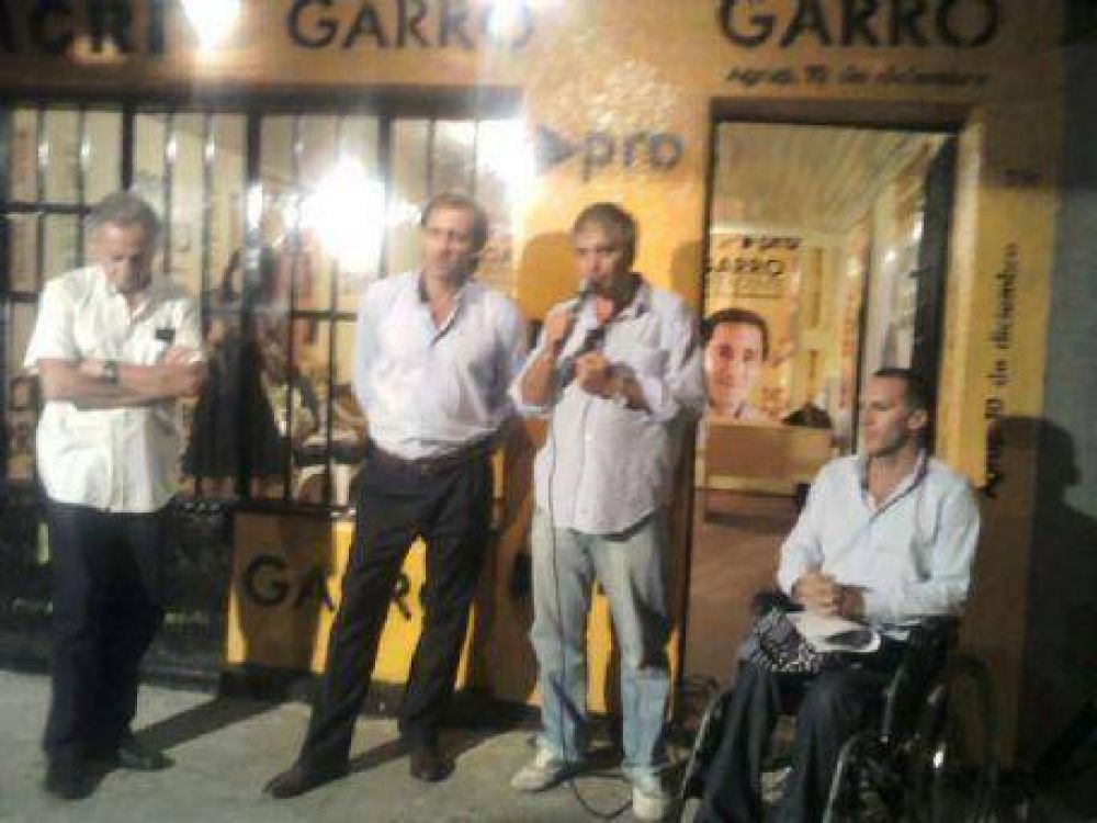 Con un fuerte apoyo a la consigna "Macri presidente", el Pro inaugur� su local en La Plata