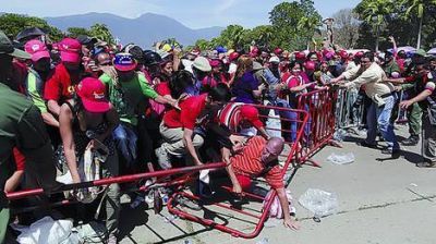 El funeral de Ch�vez: extienden el velatorio y embalsaman el cuerpo