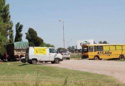 Realizaron bloqueos en empresas acopiadoras de granos de Pehuaj�
