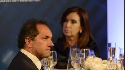 Scioli, con el tel�fono abierto pero sin llamadas desde Olivos