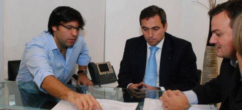 C�rdoba: critican a Bossio por ofrecer viviendas a Mestre y desatender el interior