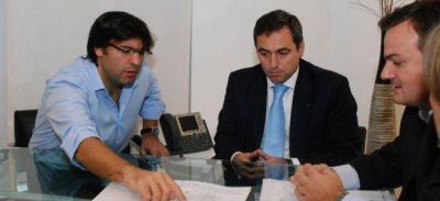 C�rdoba: critican a Bossio por ofrecer viviendas a Mestre y desatender el interior
