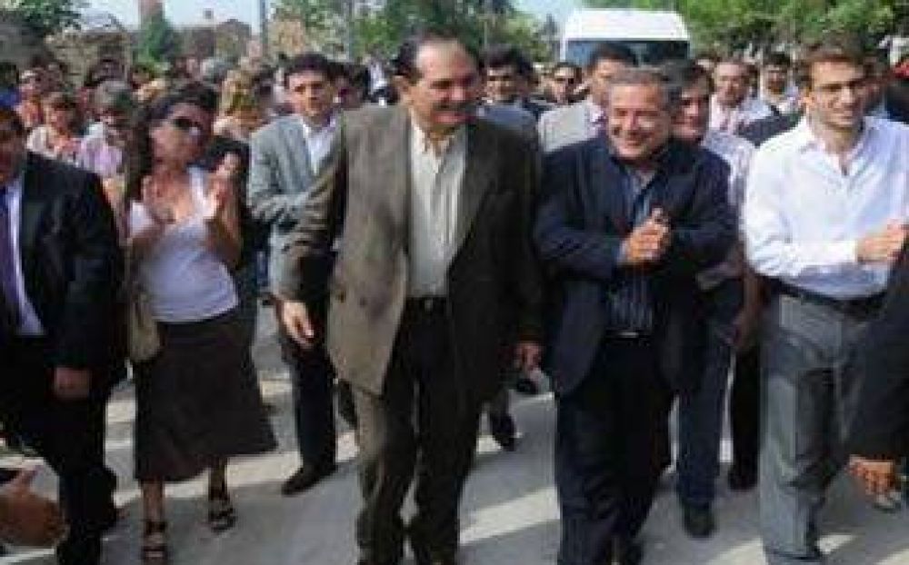 Alperovich visit� obras en Yerba Buena
