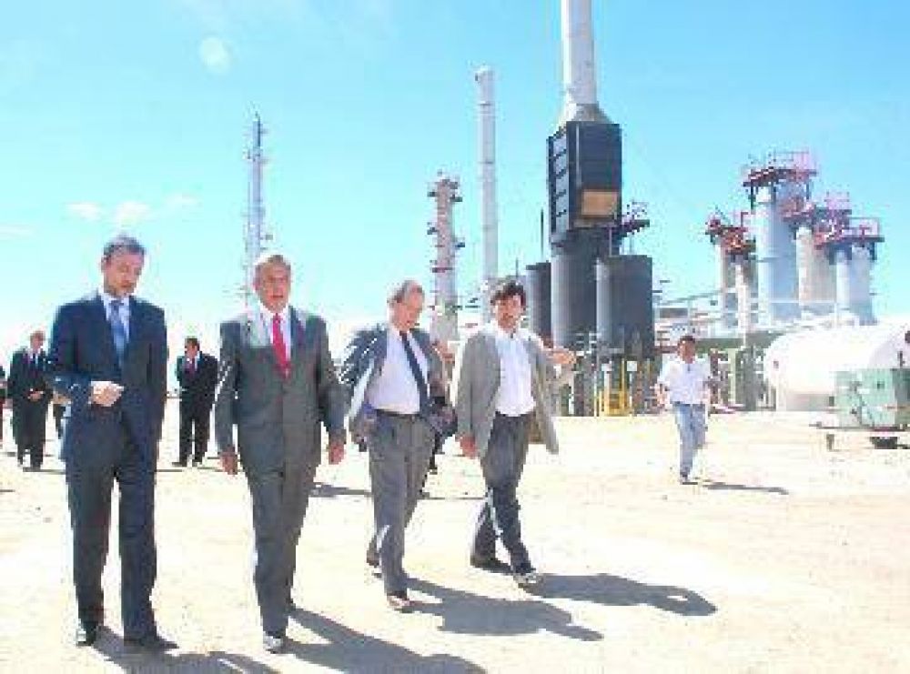 Millonaria operaci�n para salvar dos refiner�as