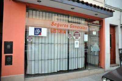 Hieren de dos balazos a un hombre durante un asalto a oficina de seguros