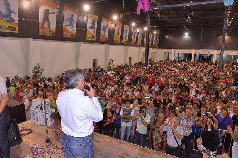 Cariglino homenaje� a las mujeres
