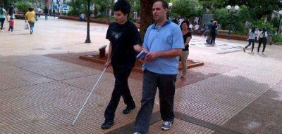 Mercader�as en las veredas: los discapacitados son los m�s afectados