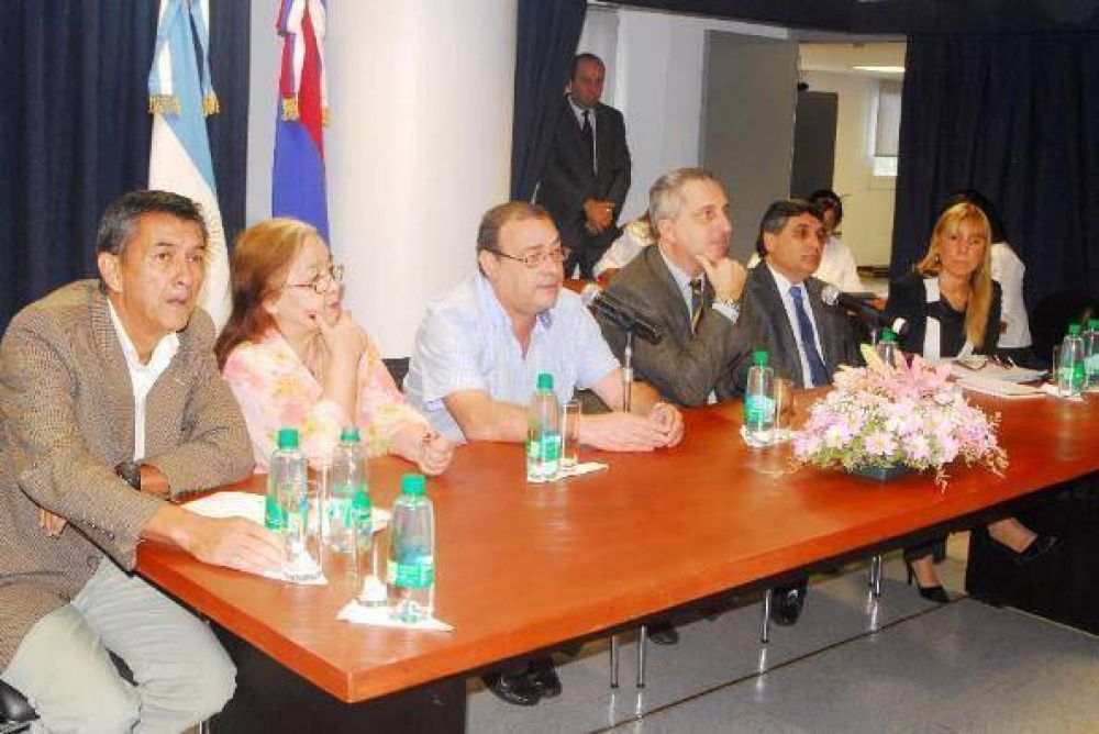 Presentan proyecto de reforma de c�digos Penal, Laboral, Civil y de familia