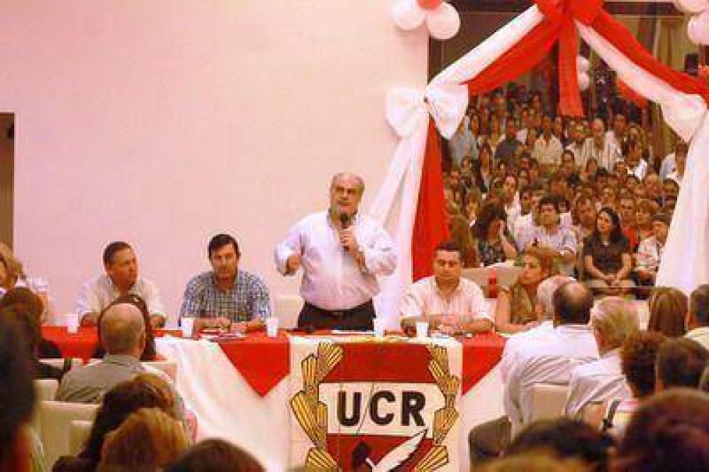  Colombi transmiti� confianza a sus correligionarios y asegur� que el radicalismo seguir� gobernando