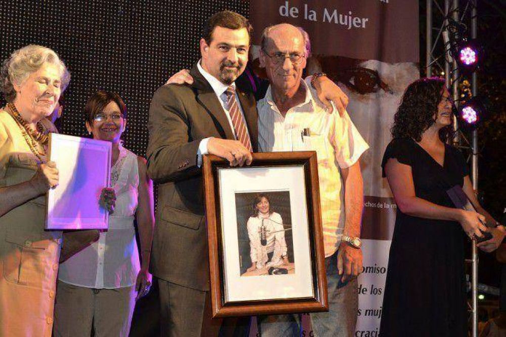 La Legislatura homenaje� a las mujeres en su d�a