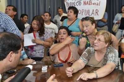 El Gobierno aprieta a los gremios evaluando firmar un decreto de 22% de aumento en tres cuotas