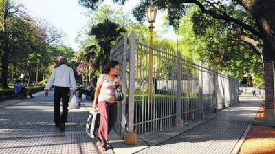 Inseguridad: Con plaza Flores, ya suman 86 los espacios verdes enrejados