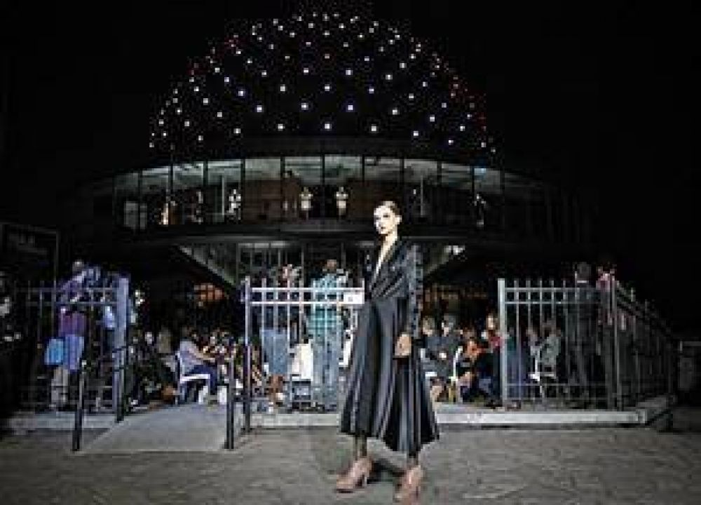 Un gran desfile en el Planetario coron� La Ciudad de Moda