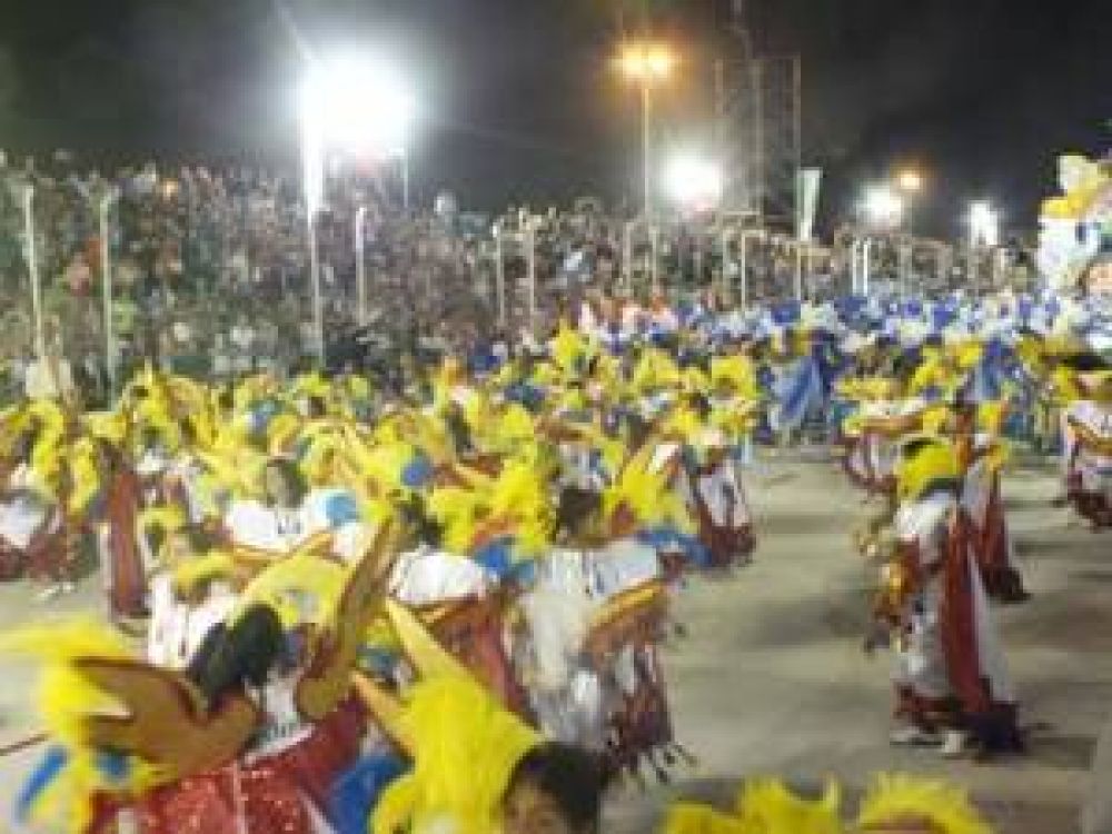 Cerca de 20 mil personas sambaron en la apertura del Carnaval de R�o