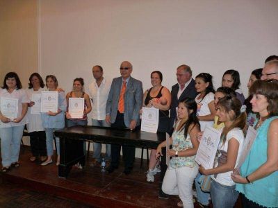Se entregaron las escrituras de los terrenos para el plan de viviendas de la UDES