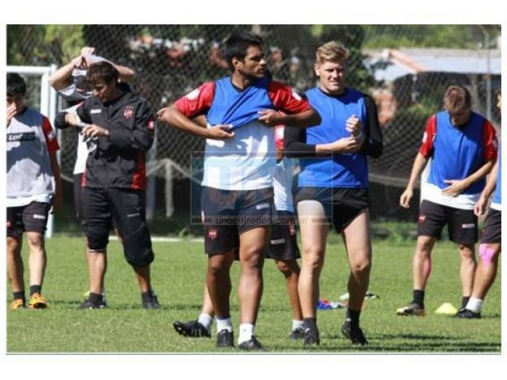Con la defensa titular, enganche y dos puntas