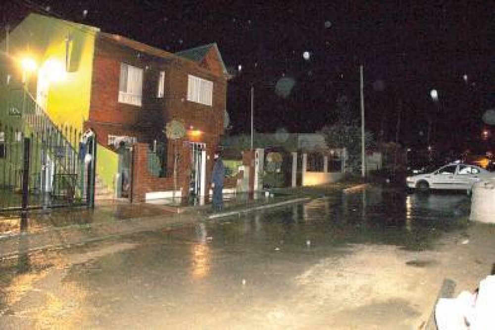 Mujer sufri� quemaduras luego que una bomba molotov explotara en su casa