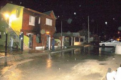 Mujer sufri� quemaduras luego que una bomba molotov explotara en su casa