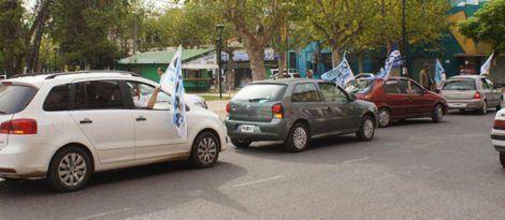 Docentes profundizan plan de lucha 