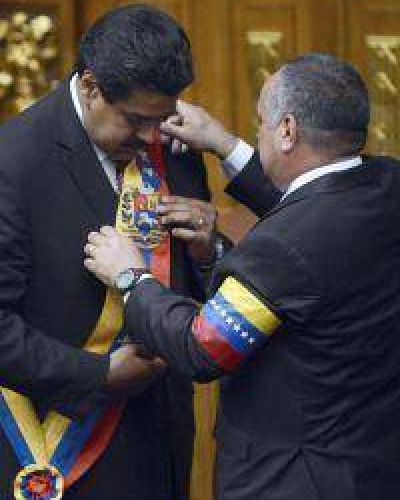Maduro asumi� la presidencia y pidi� convocar "inmediatamente" a elecciones