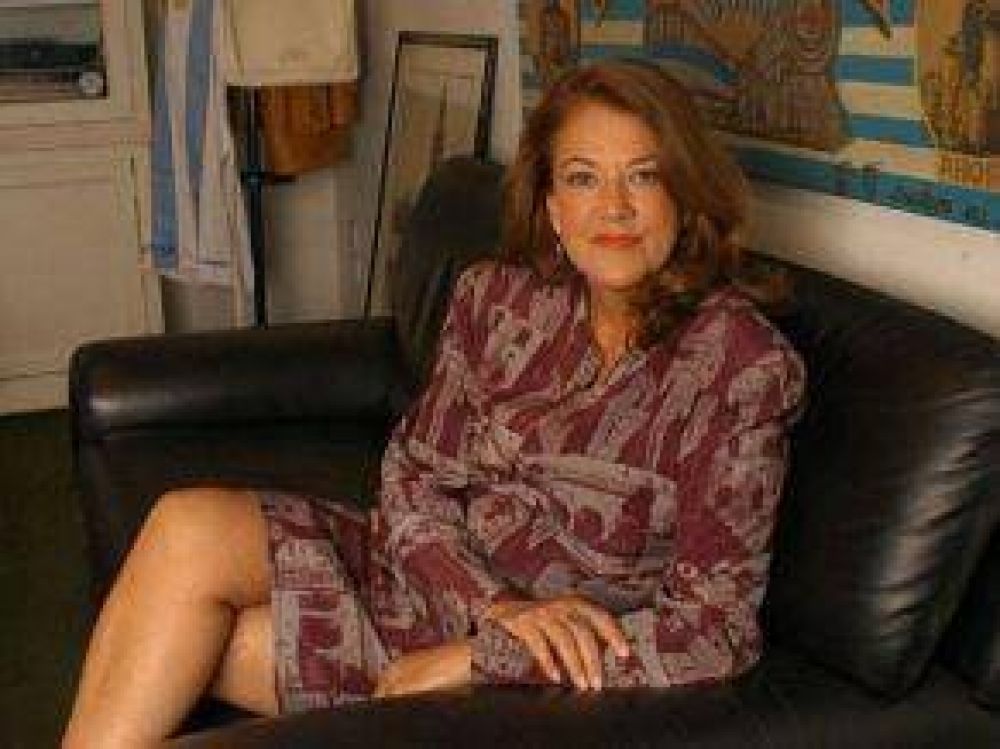 Alicia Castro: "El refer�ndum es irrelevante"