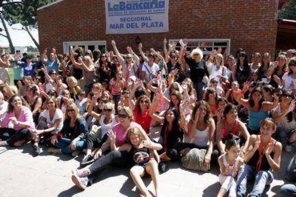 Mujeres bancarias fueron agasajadas en su d�a en el predio de Sierra de los Padres 