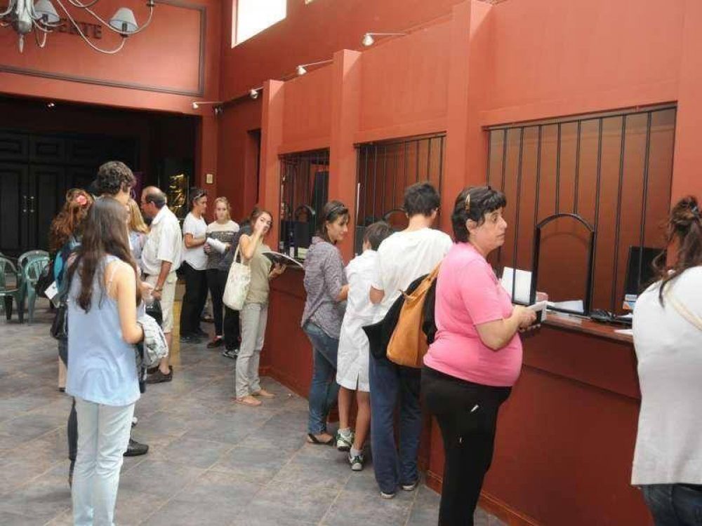 M�s de 3000 j�venes ya recibieron su tarjeta del programa de accesibilidad socio educativo