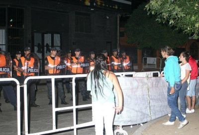 Familiares de Maciel se manifestaron en las puertas de Sol bajo un fuerte operativo policial
