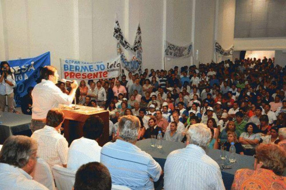 Gustavo Mart�nez sigue reagrupando y movilizando las bases peronistas