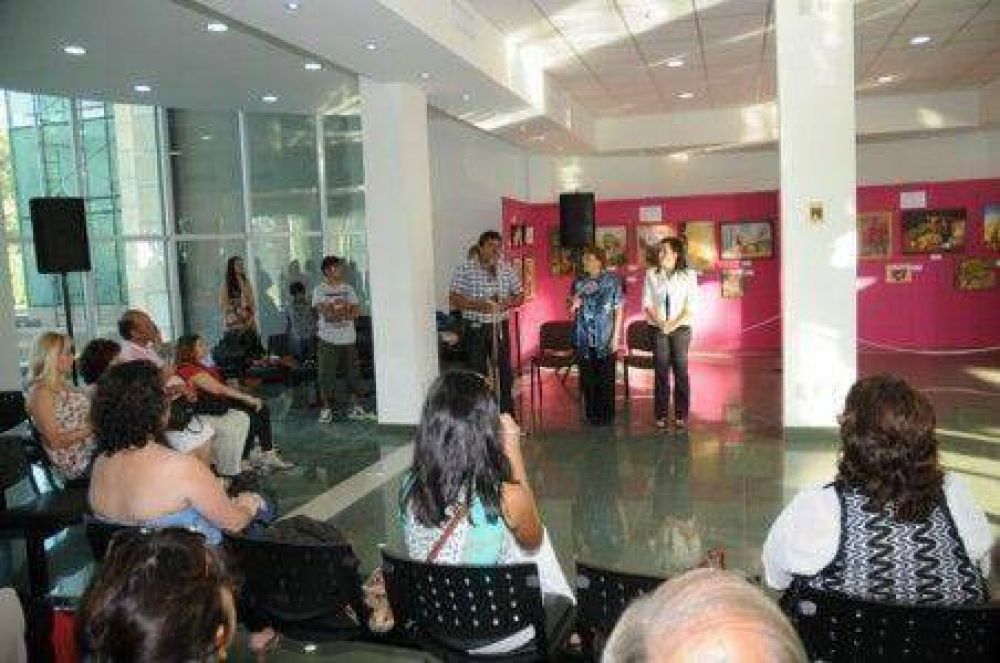 Muestra pl�stica �Mujer� en Malvinas Argentinas