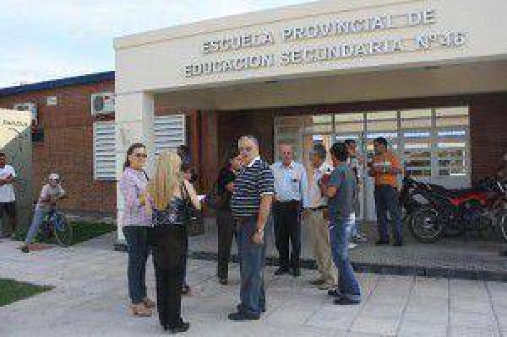 El ministro Zorrilla estuvo en escuela 46 de Villa del Carmen que se inaugura este martes