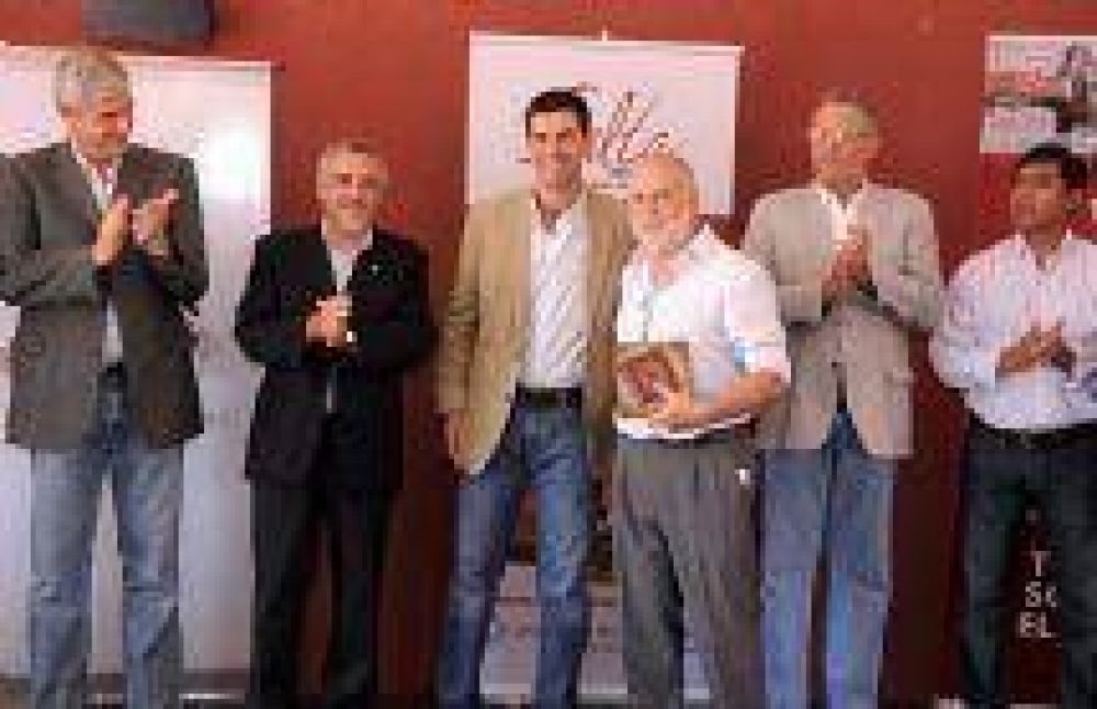 Juan Urtubey en Cafayate: "Hemos dado un paso sustantivo pero todav�a falta mucho por hacer"