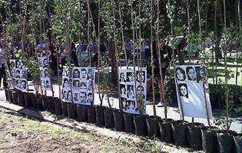 La Biblioteca de DD.HH. de Lan�s se traslada el 24 al Parque de la Memoria