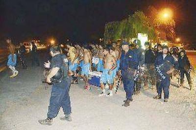 Graves incidentes en Fern�ndez con 10 polic�as heridos