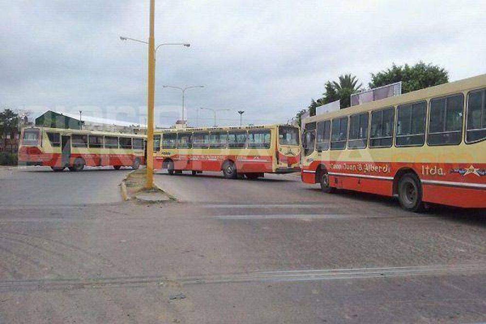 Hubo acuerdo y se levant� el paro de choferes en La Banda