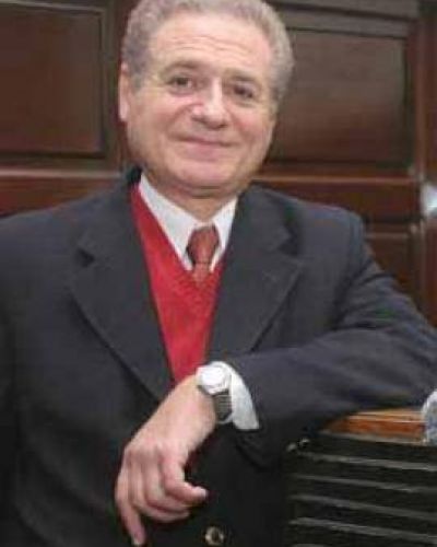 Eduardo Jairala tiene a toda la familia en el Estado y su hijo le cuida la espalda en el Tribunal de Cuentas