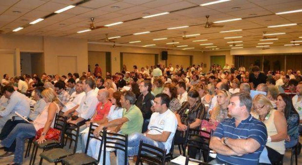 Lejos de Carri�, la Coalici�n C�vica aprob� alianzas con fuerzas progresistas