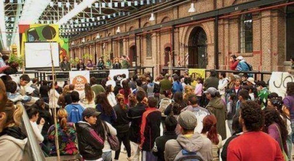 Universidades: M�s del 75% son primera generaci�n de estudiantes