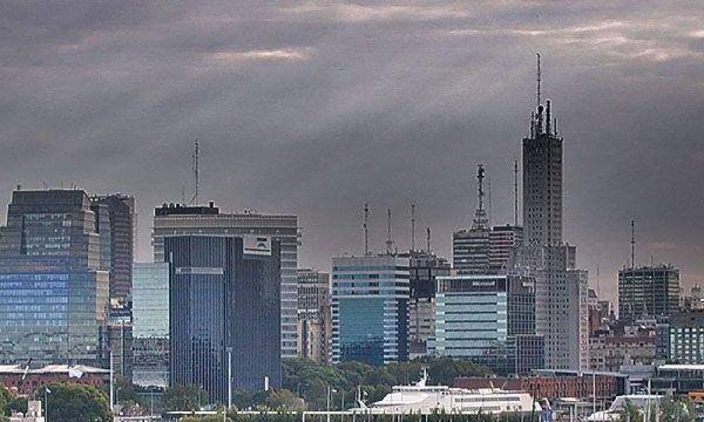 Domingo c�lido, con probabilidad de lluvias