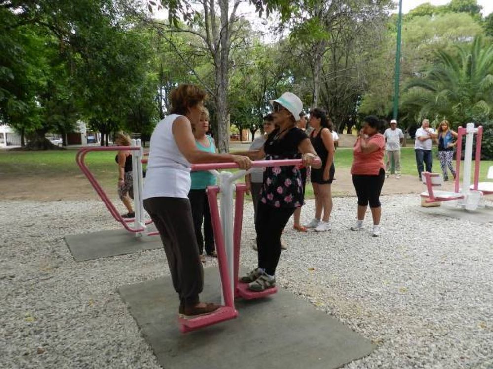Fue inaugurada la primera plaza saludable con un gimnasio al aire libre