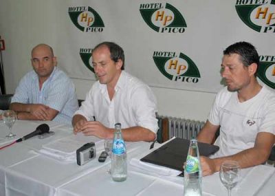 Diputado Luis Solana present� proyecto acompa�ado por el padre de Sof�a Viale