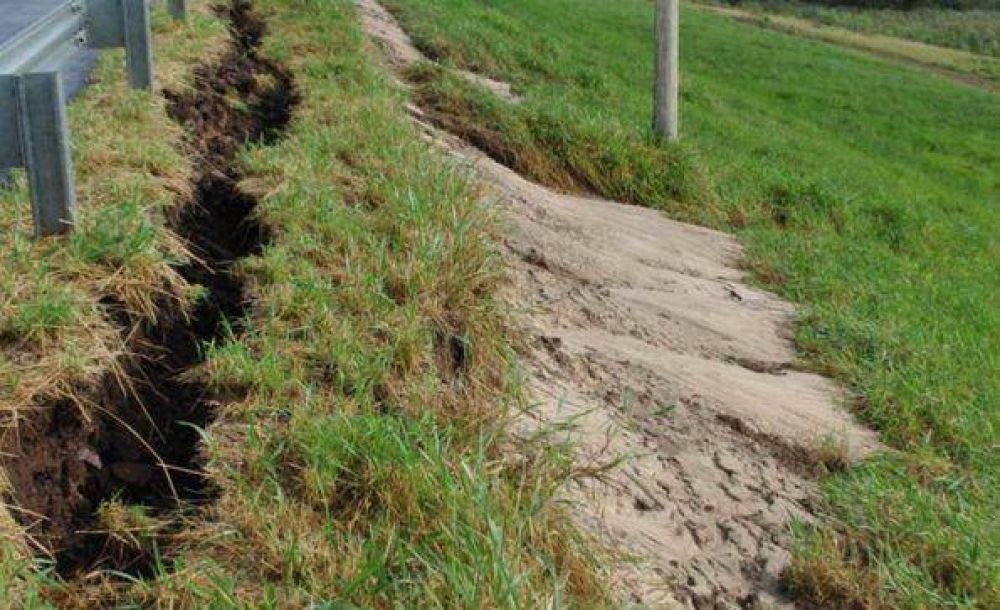 Yacyret� hace agua: se desprendi� talud del muro de contenci�n de la represa