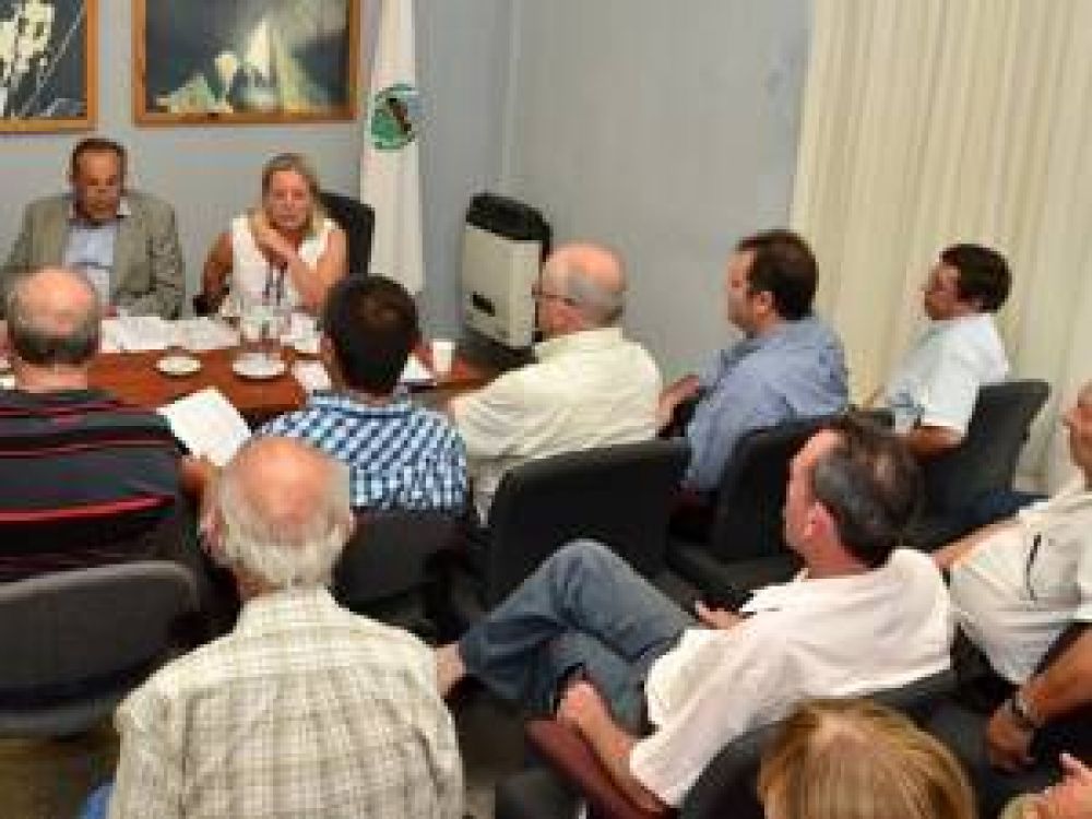 El PJ se re�ne con kirchneristas y radicales por las elecciones