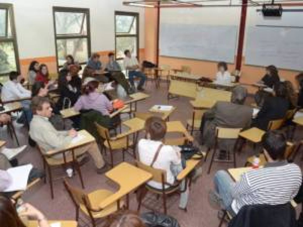 Docentes de la UNSL iniciaron plan de lucha por sus salarios