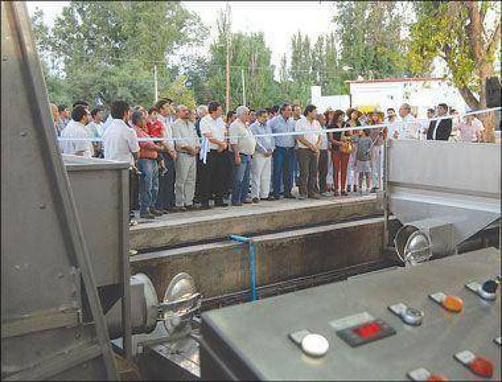 Inauguraron la SAPEM La Rioja vit�cola para procesar mosto
