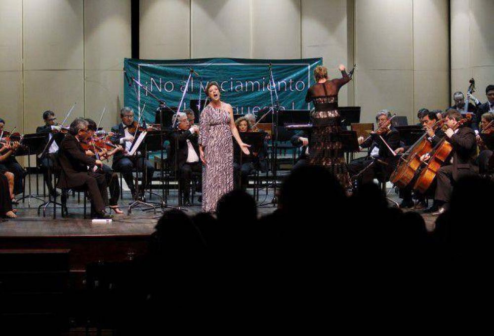 En el concierto por el D�a de la Mujer la Orquesta Filarm�nica volvi� a visualizar su protesta
