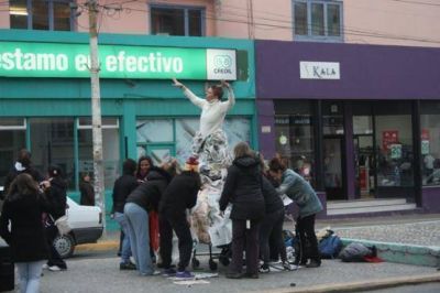 El taller �A dos cuadras de la luna� homenaje� a las mujeres en su d�a