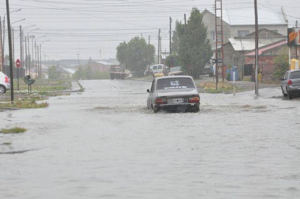 Nuevamente la lluvia aneg� las calles
