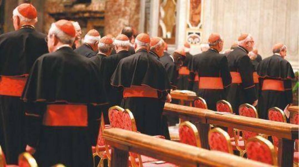 "La Iglesia no se puede permitir un Papa rozado por los escndalos"