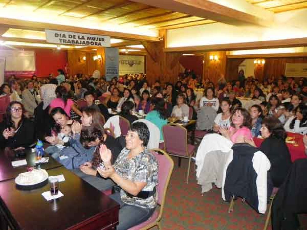 Trabajadoras gastron�micas festejaron su d�a con un gran agasajo de la UTHGRA